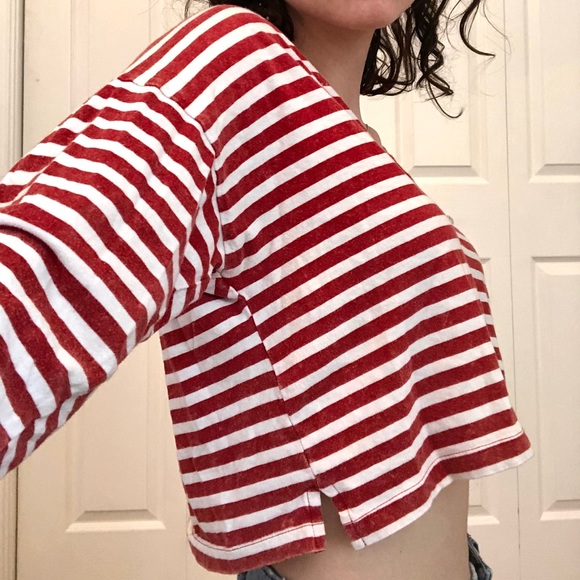 Cropped V-neck Horizontal Red/White Tee - Picture 2 of 3